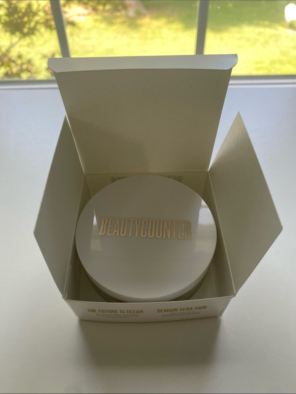 BEAUTYCOUNTER Translucent Mattifying Setting Powder, 0.32 oz, New in box, sealed